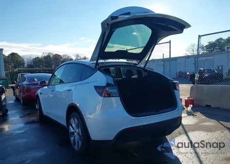2024 Tesla Model Y Long Range Dual Motor All-Wheel Drive из США, поврежденный, VIN 7SAYGDEE7RA275003